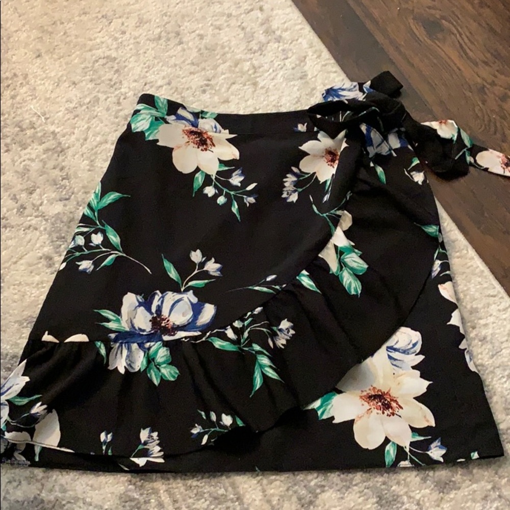 Ruffle wrap skirt with bow